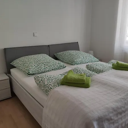 Stadtwohnung 2-zimmer 3 Schlafplatze
